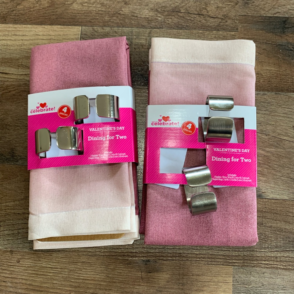 Valentine's Day Dining Set with Napkins and Rings Set of 4